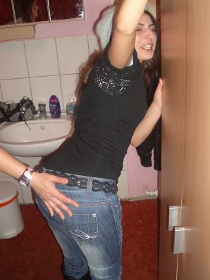 Озорные шалуньи трогают друг друга за сиськи. Часть 2. Эскиз 12