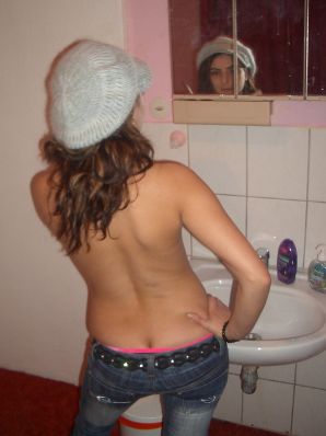 Озорные шалуньи трогают друг друга за сиськи. Часть 2. Эскиз 5