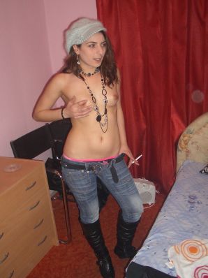 Озорные шалуньи трогают друг друга за сиськи. Часть 2. Эскиз 7