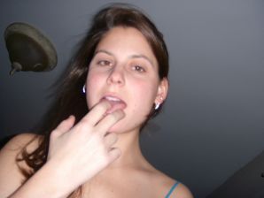 Веселая девушка позирует перед парнем в белье, а после ублажает себя пальчиком. Часть 2. Эскиз 11