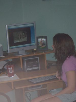 Веселая девушка позирует перед парнем в белье, а после ублажает себя пальчиком. Часть 2. Эскиз 14