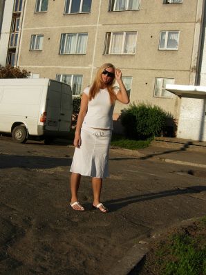 Shameless blonde in a white T-shirt takes off her panties and becomes cancer. Thumb 19