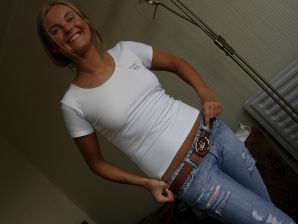 Shameless blonde in a white T-shirt takes off her panties and becomes cancer. Thumb 27