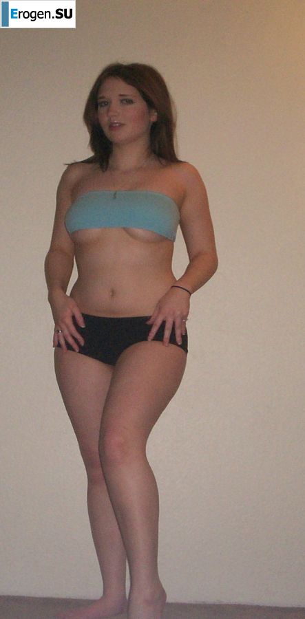 Девушка с пышными бедрами крутится перед камерой. Фото 6