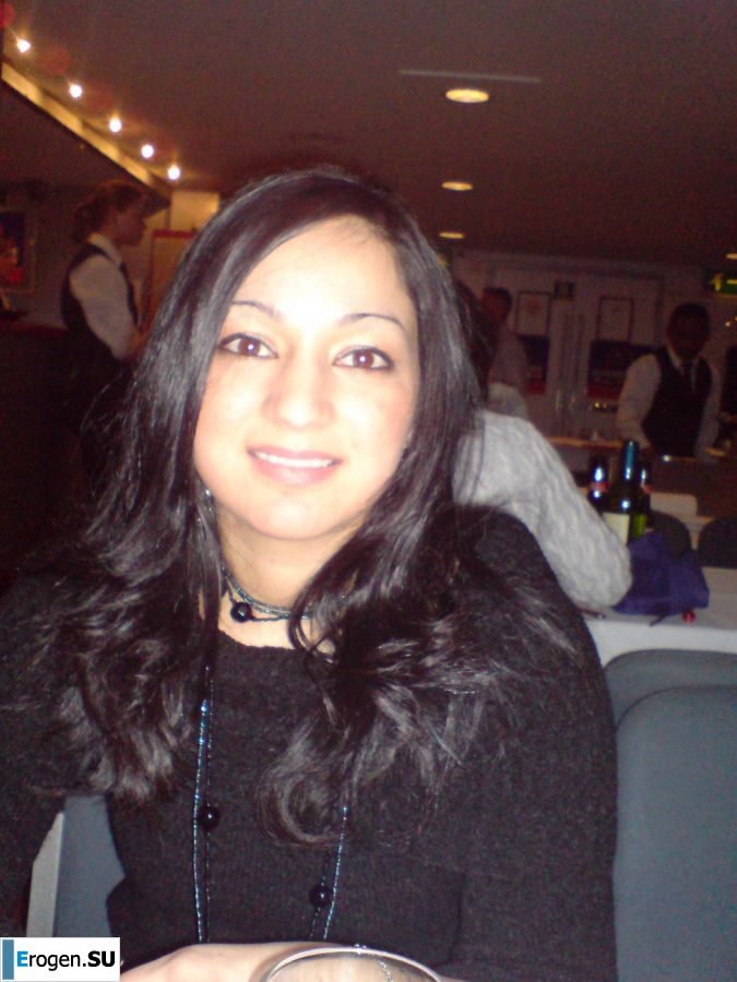 Азиатка валяется на кровати в нижнем белье и демонстрирует попку. Фото 16