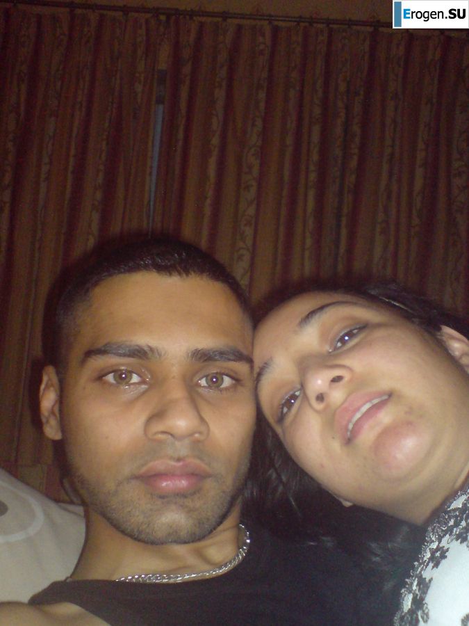 Азиатка валяется на кровати в нижнем белье и демонстрирует попку. Фото 31