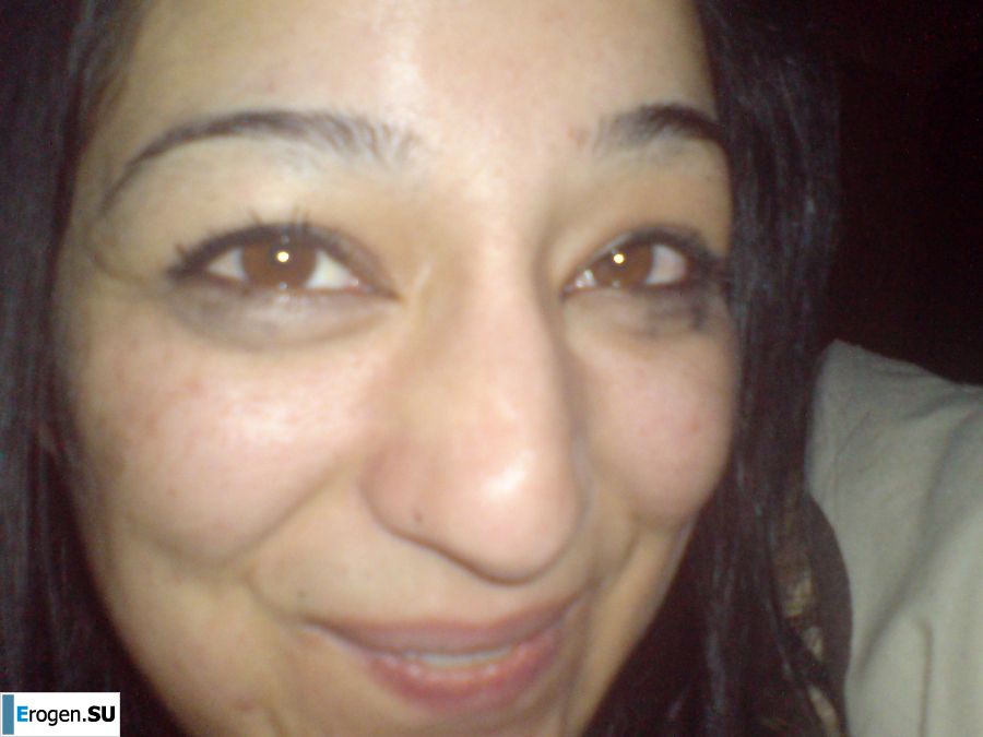 Азиатка валяется на кровати в нижнем белье и демонстрирует попку. Фото 32