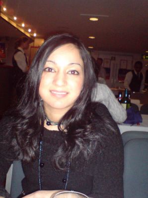 Азиатка валяется на кровати в нижнем белье и демонстрирует попку. Эскиз 16