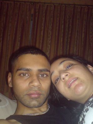 Азиатка валяется на кровати в нижнем белье и демонстрирует попку. Эскиз 31