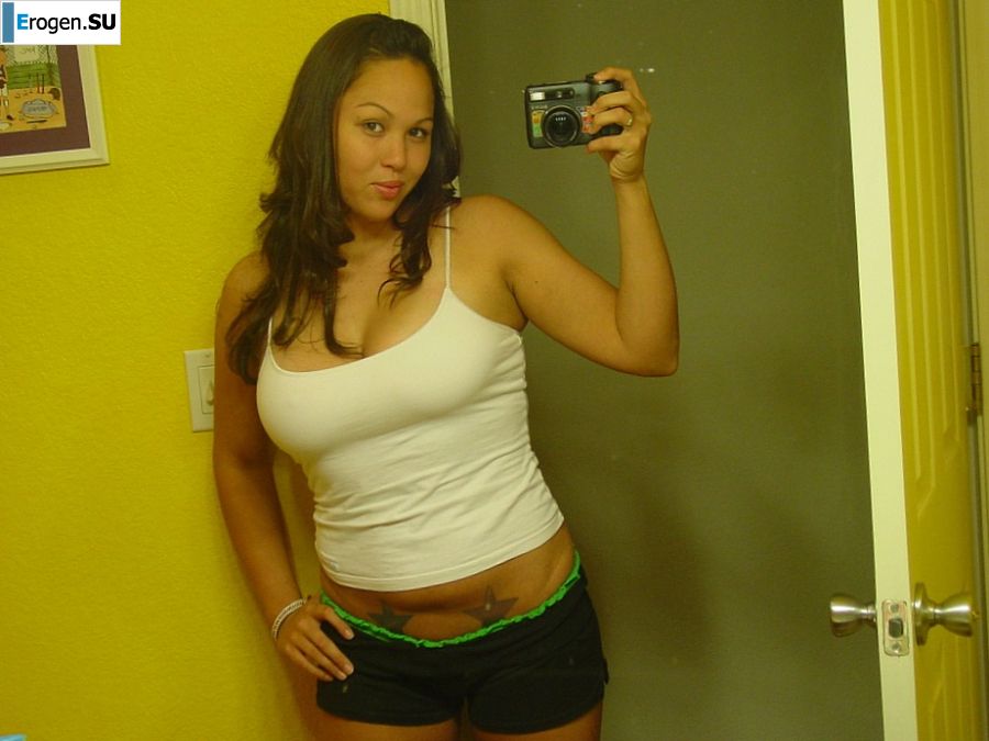 Аппетитная азиатка любит селфи с голыми сиськами. Фото 31