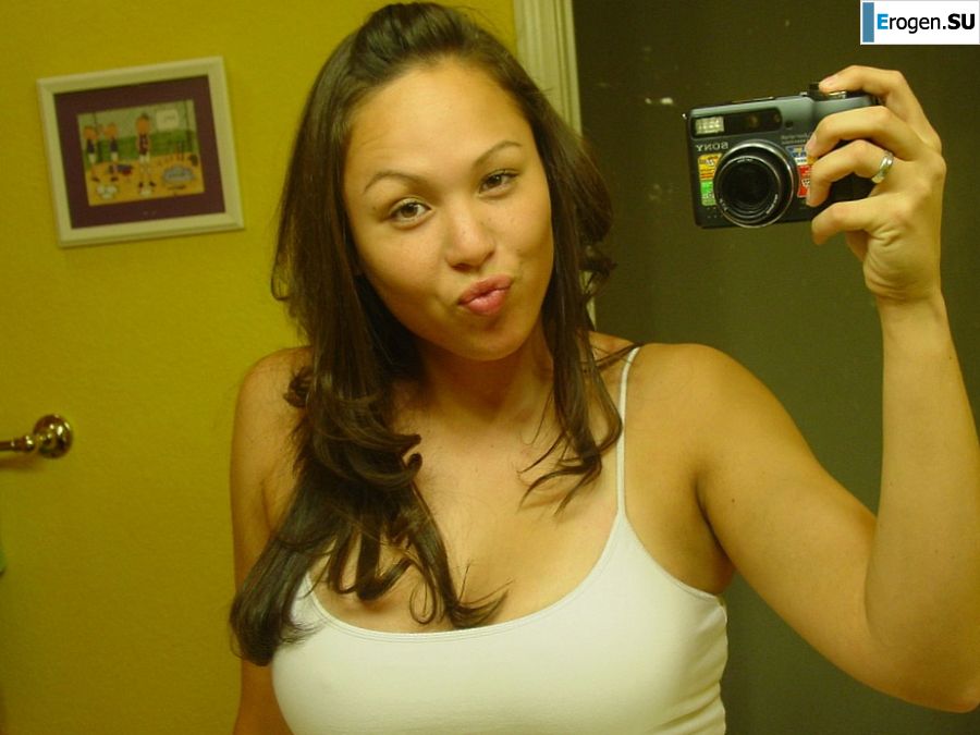 Аппетитная азиатка любит селфи с голыми сиськами. Фото 32