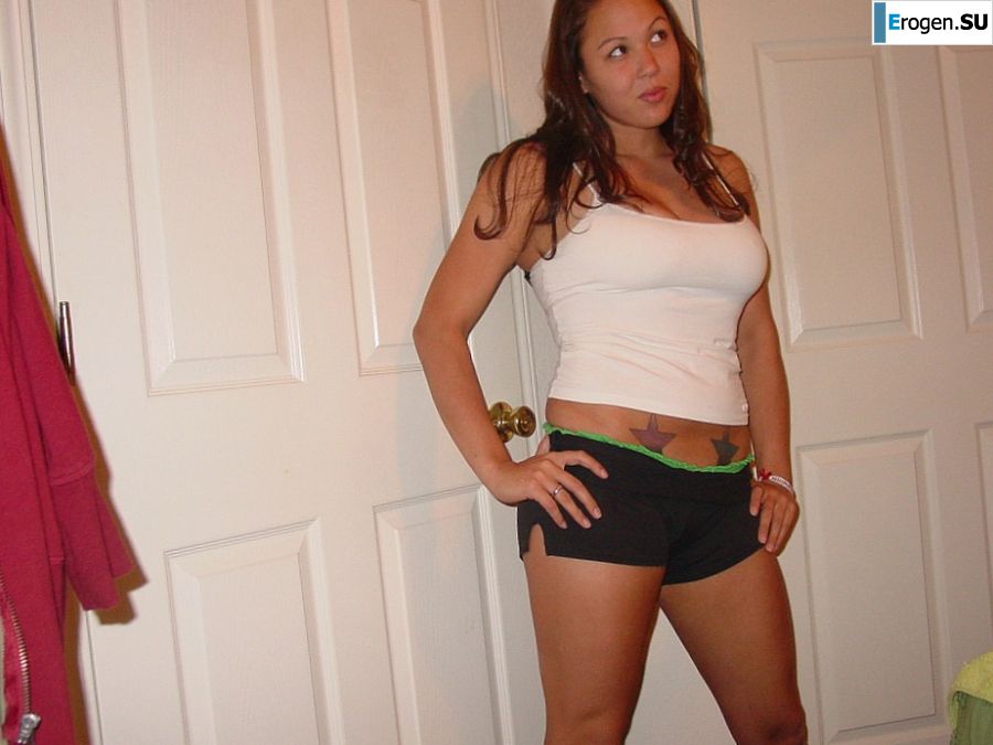 Аппетитная азиатка любит селфи с голыми сиськами. Фото 35