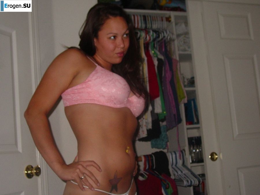 Аппетитная азиатка любит селфи с голыми сиськами. Фото 4