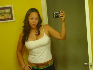 Аппетитная азиатка любит селфи с голыми сиськами. Эскиз 30