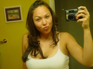 Аппетитная азиатка любит селфи с голыми сиськами. Эскиз 32