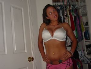 Аппетитная азиатка любит селфи с голыми сиськами. Эскиз 8