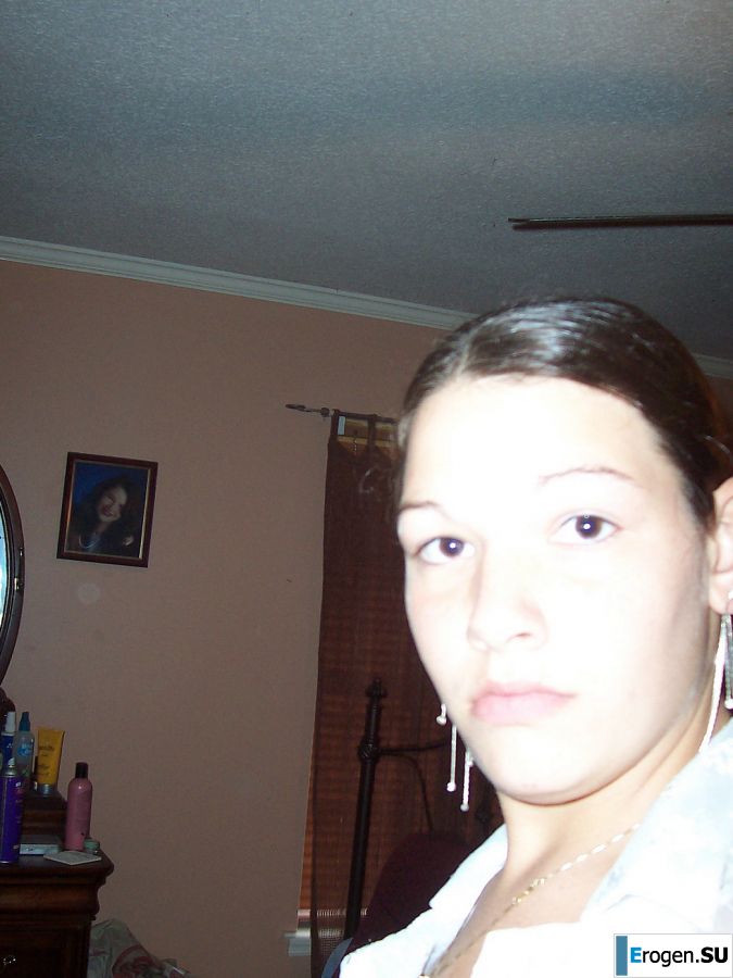 The brunette danced a striptease, undressed and spread her legs. Photo 11