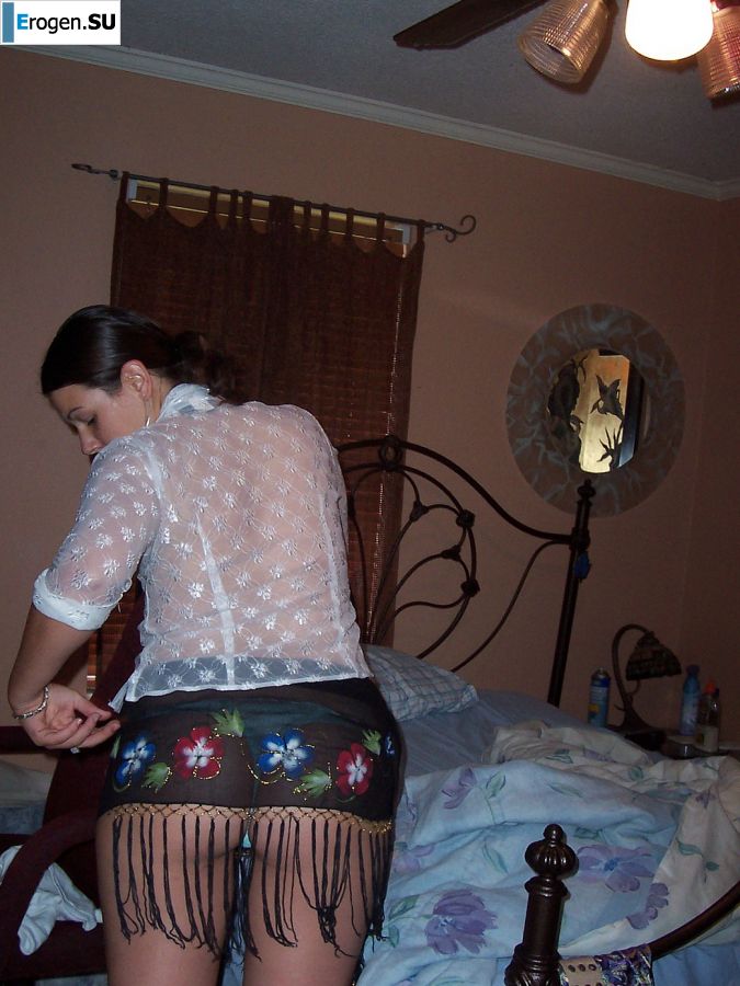 The brunette danced a striptease, undressed and spread her legs. Photo 14