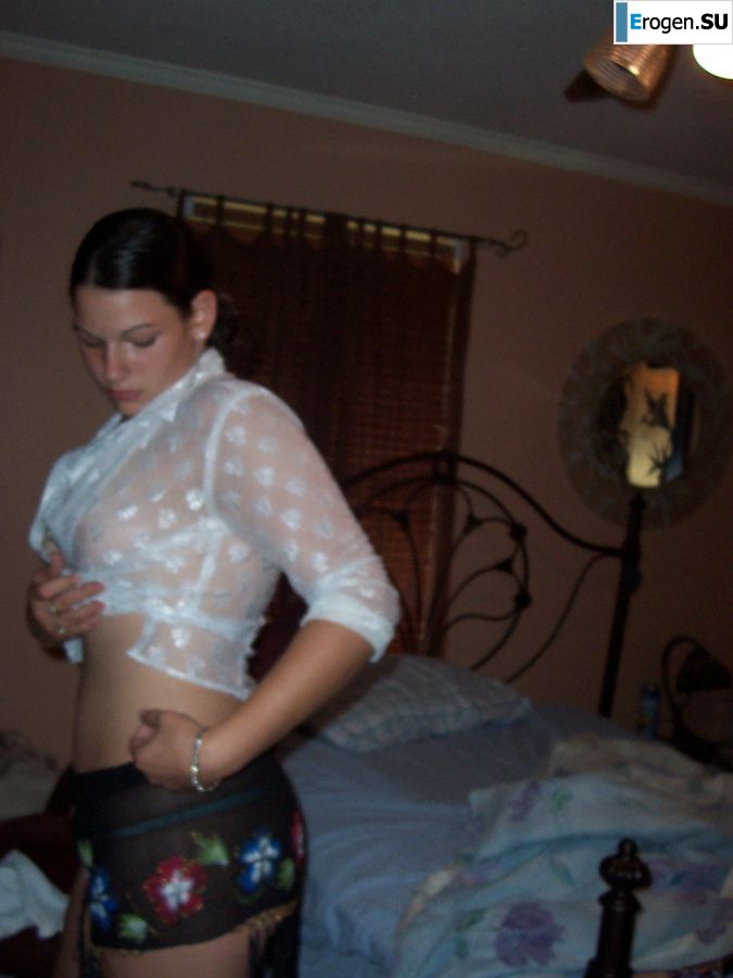 The brunette danced a striptease, undressed and spread her legs. Photo 17