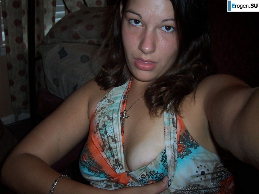 The brunette danced a striptease, undressed and spread her legs. Photo 3