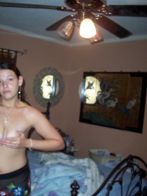 The brunette danced a striptease, undressed and spread her legs. Thumb 10