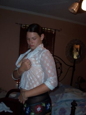 The brunette danced a striptease, undressed and spread her legs. Thumb 16