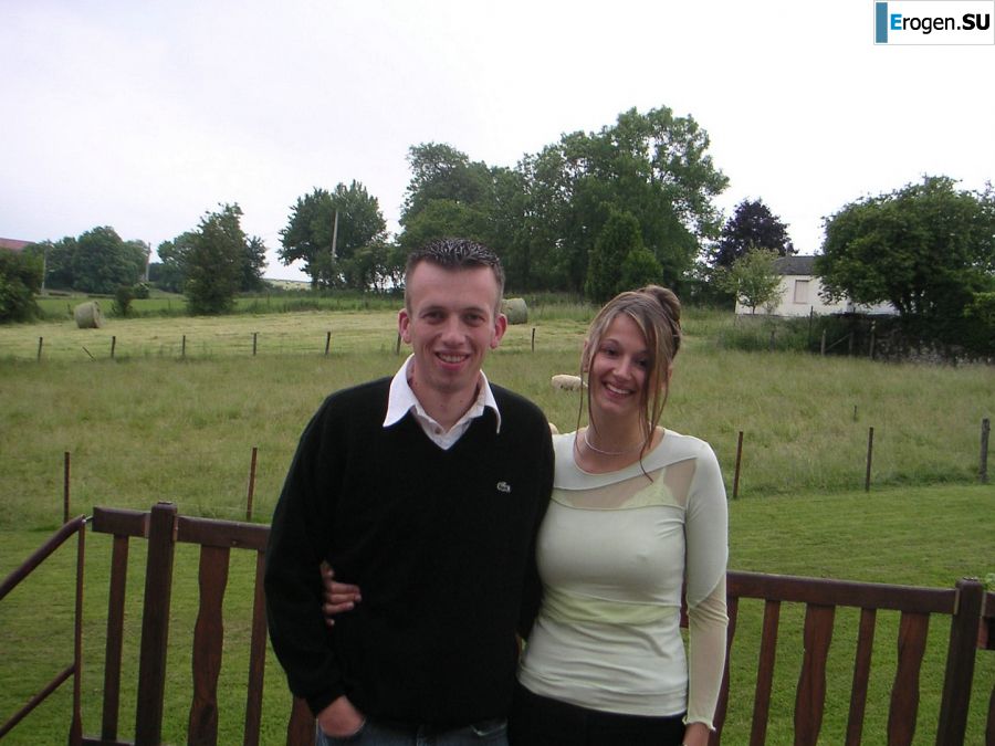 A girl shows a beautiful body to a guy and caresses herself. Photo 23