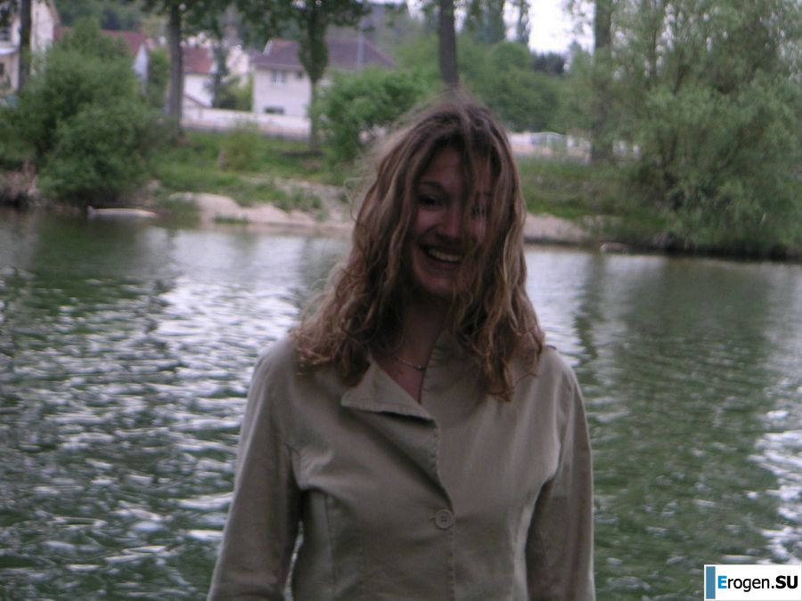 A girl shows a beautiful body to a guy and caresses herself. Photo 24