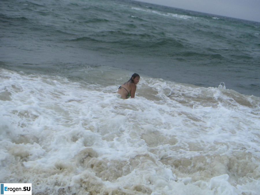 A girl shows a beautiful body to a guy and caresses herself. Photo 29