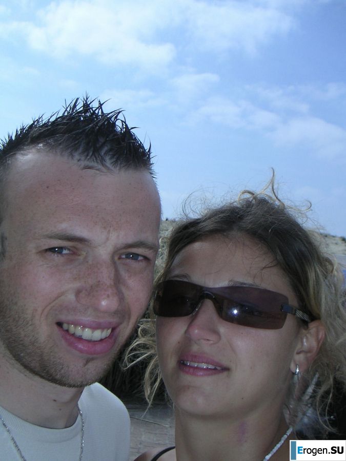 A girl shows a beautiful body to a guy and caresses herself. Photo 32