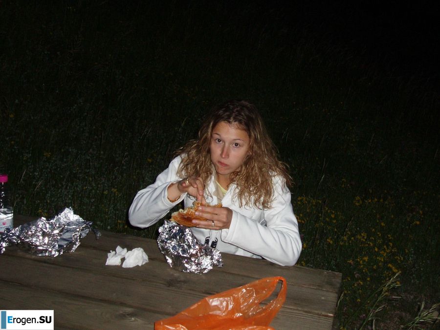 A girl shows a beautiful body to a guy and caresses herself. Photo 37