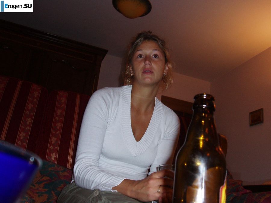 A girl shows a beautiful body to a guy and caresses herself. Photo 9