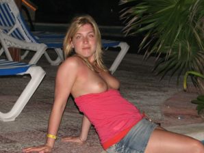 Charming blonde pulled down her blouse and bared boobs. Thumb 25