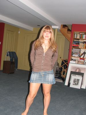 Charming blonde pulled down her blouse and bared boobs. Thumb 5