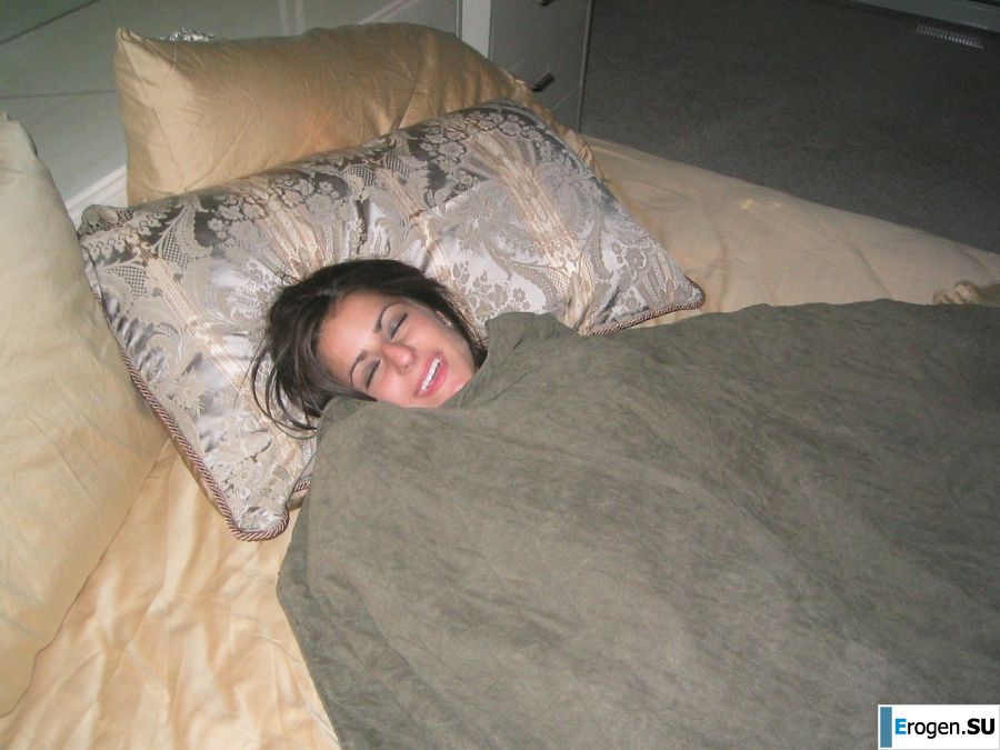 Oriental babe is having fun with her boyfriend naked. Part 2. Photo 32