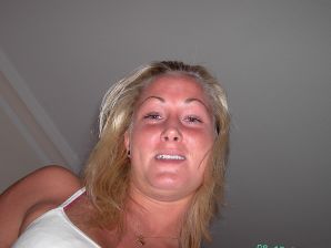 Спортивная девушка показала упругие сиськи. Эскиз 7