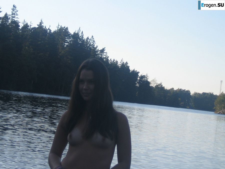 Naughty student with a furry pussy naked bathes in the lake. Photo 14