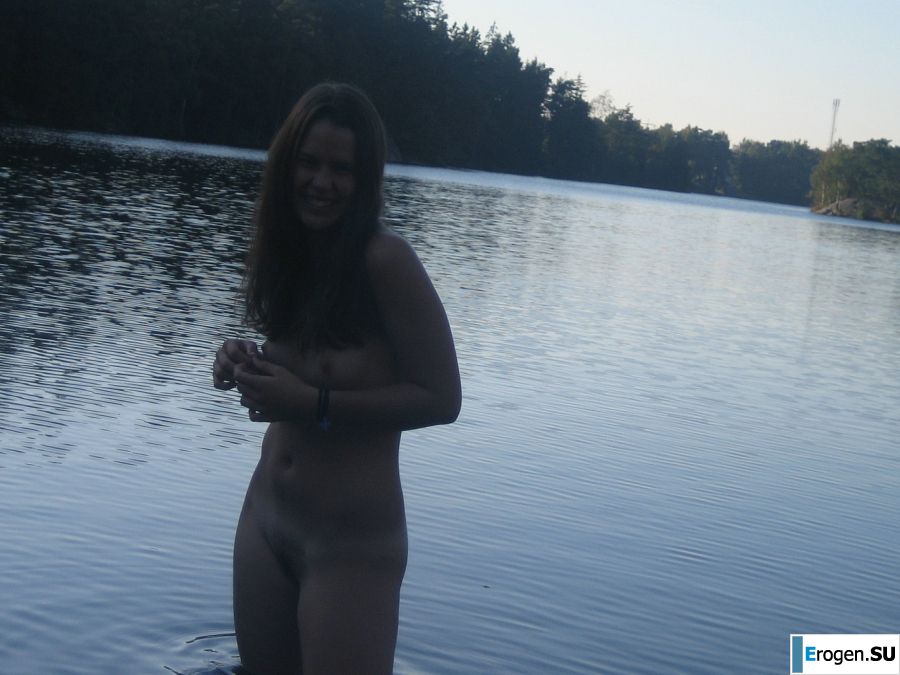 Naughty student with a furry pussy naked bathes in the lake. Photo 16