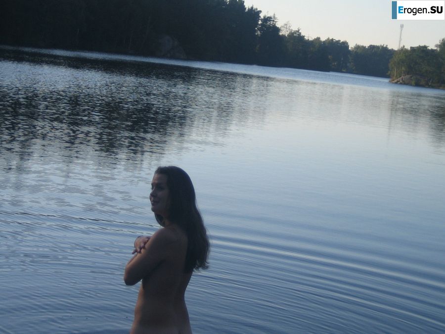 Naughty student with a furry pussy naked bathes in the lake. Photo 23