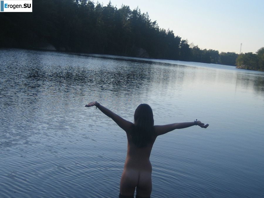 Naughty student with a furry pussy naked bathes in the lake. Photo 26