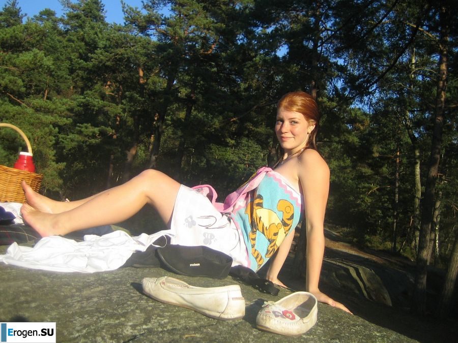 Naughty student with a furry pussy naked bathes in the lake. Photo 28