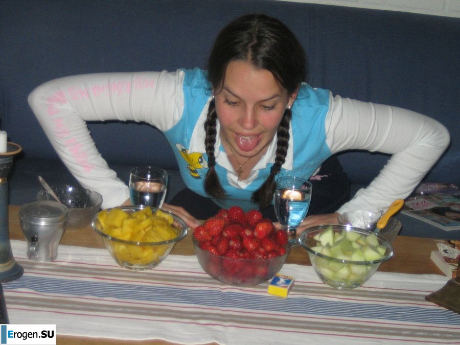 Naughty student with a furry pussy naked bathes in the lake. Photo 33