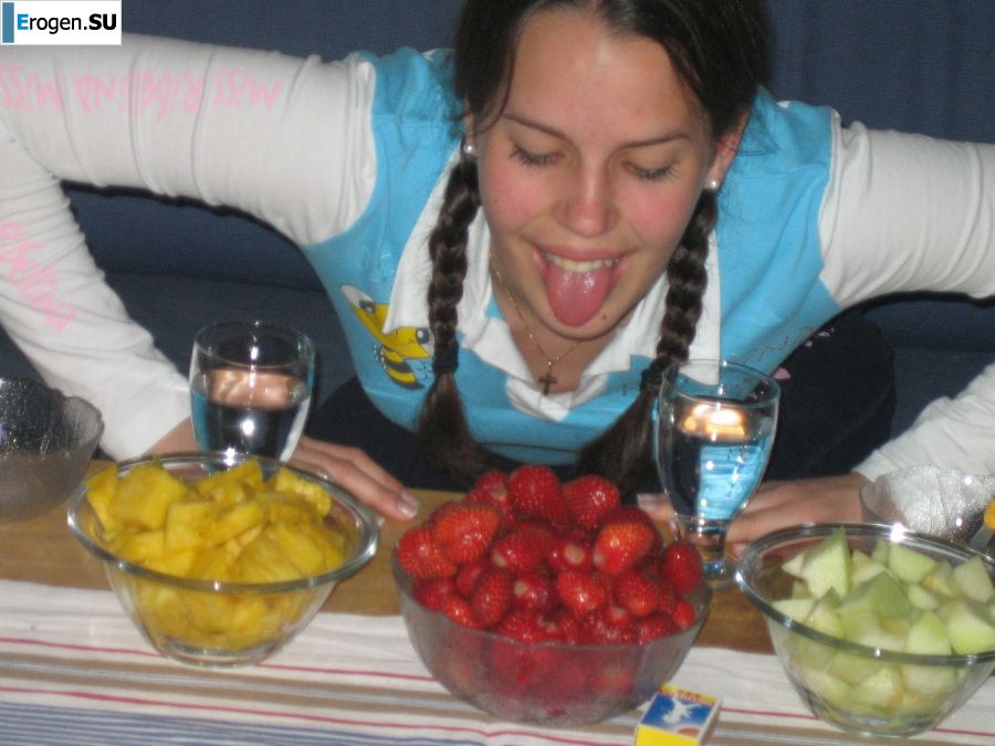 Naughty student with a furry pussy naked bathes in the lake. Photo 34