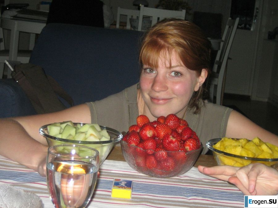 Naughty student with a furry pussy naked bathes in the lake. Photo 36