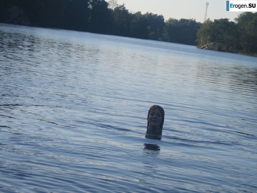 Naughty student with a furry pussy naked bathes in the lake. Photo 4