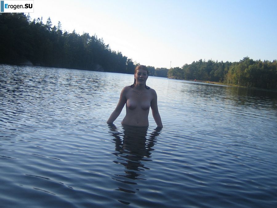 Naughty student with a furry pussy naked bathes in the lake. Photo 8