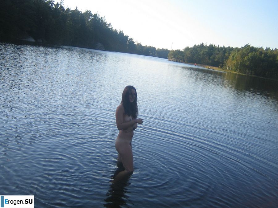 Naughty student with a furry pussy naked bathes in the lake. Photo 9