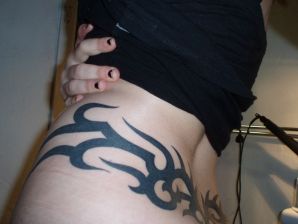 A student with a pierced nipple and tattoos undressed and showed a pussy. Thumb 27