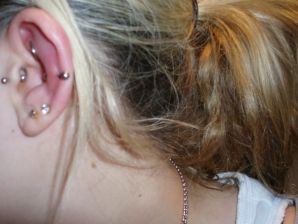 A student with a pierced nipple and tattoos undressed and showed a pussy. Thumb 31