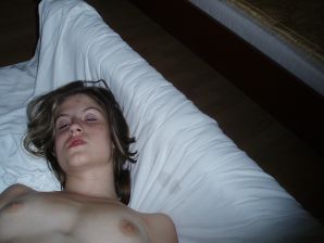 A student with a pierced nipple and tattoos undressed and showed a pussy. Thumb 49